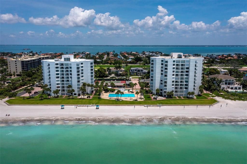 For Sale: $995,000 (2 beds, 2 baths, 1409 Square Feet)