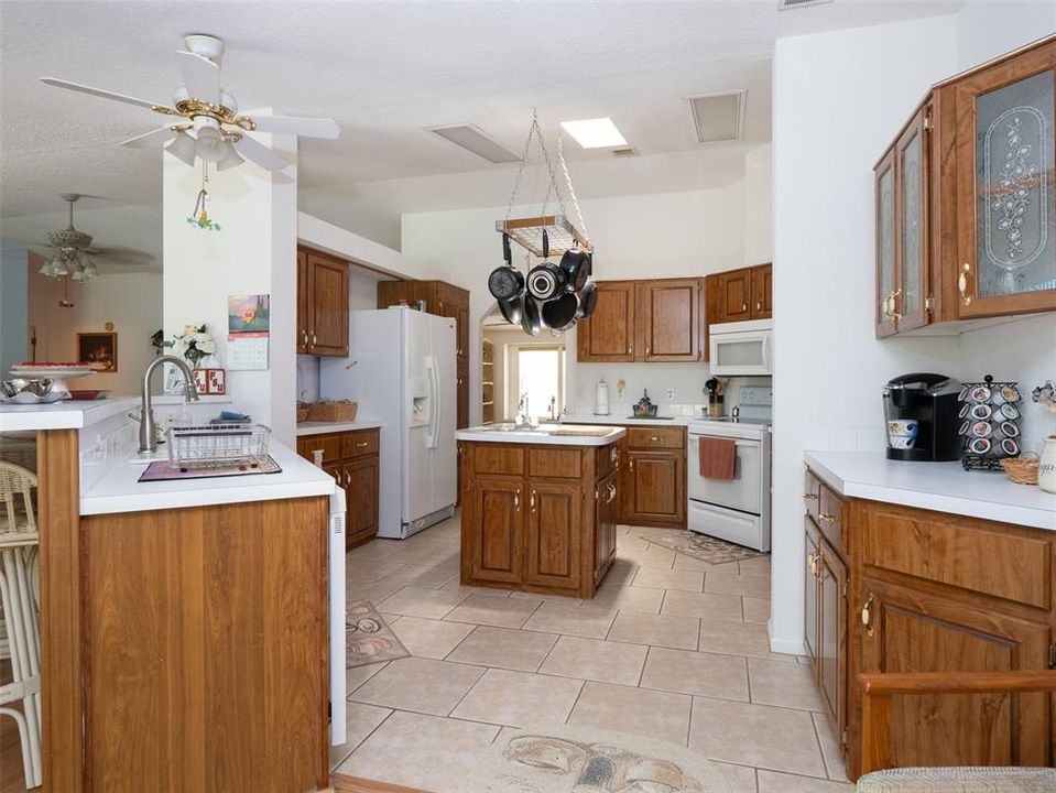 For Sale: $547,000 (3 beds, 2 baths, 2536 Square Feet)