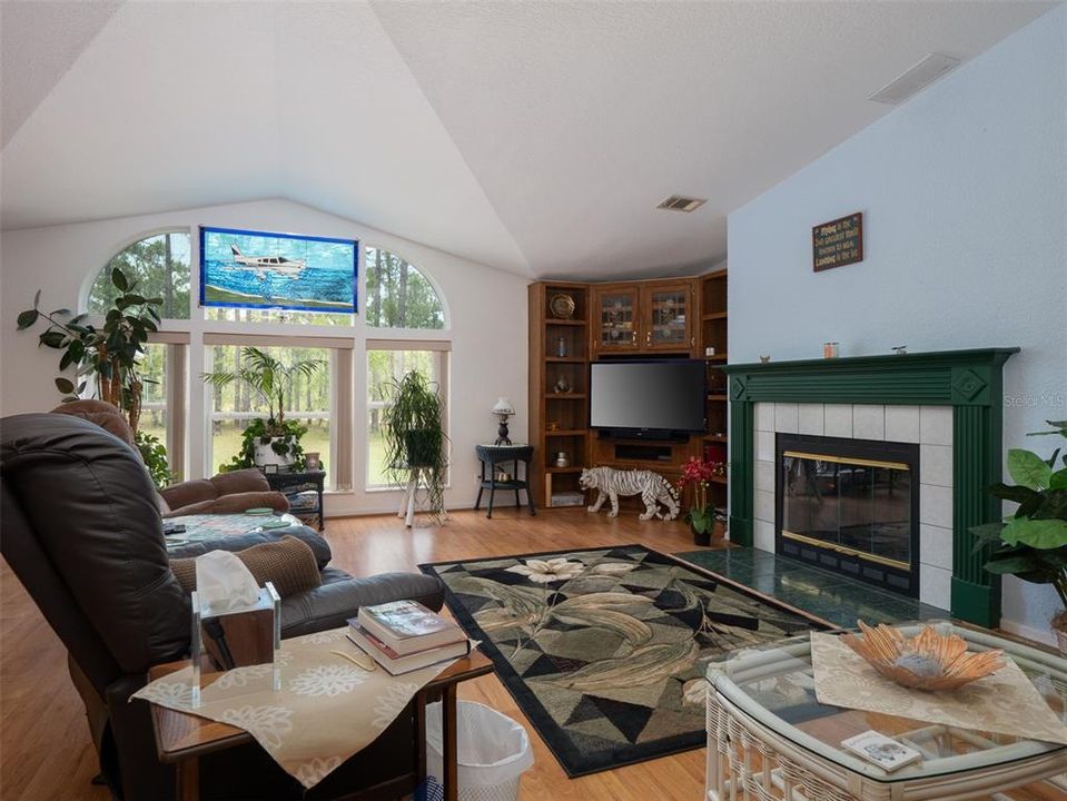 For Sale: $547,000 (3 beds, 2 baths, 2536 Square Feet)