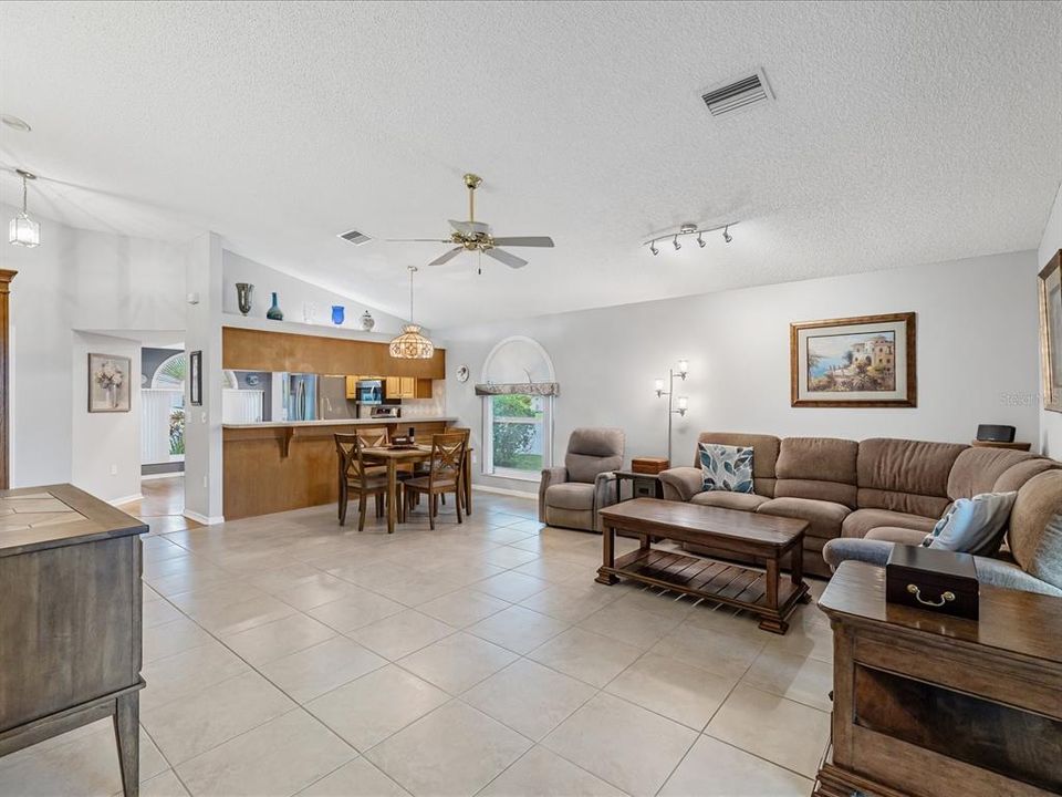 En Venta: $299,000 (3 camas, 2 baños, 1432 Pies cuadrados)