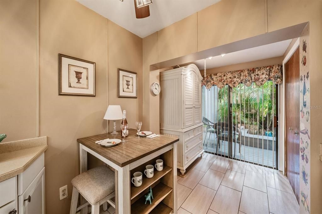 En Venta: $245,000 (2 camas, 2 baños, 1090 Pies cuadrados)