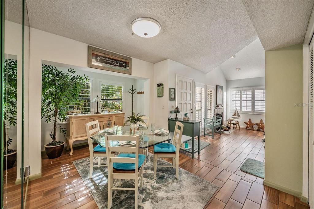 En Venta: $245,000 (2 camas, 2 baños, 1090 Pies cuadrados)
