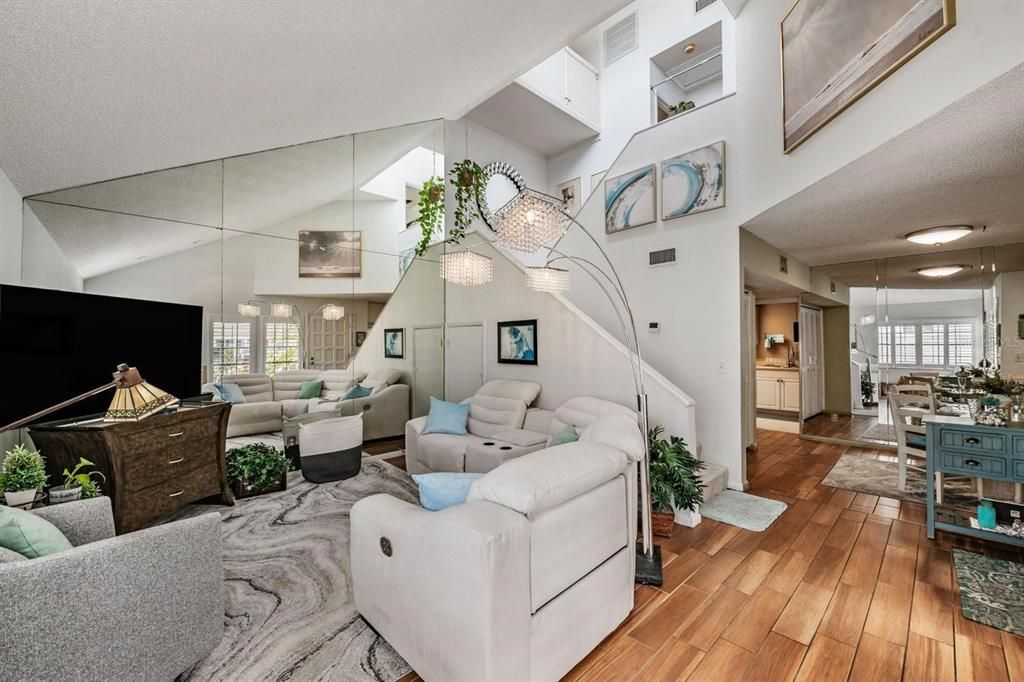 En Venta: $245,000 (2 camas, 2 baños, 1090 Pies cuadrados)