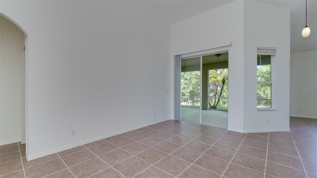 For Rent: $2,100 (3 beds, 2 baths, 1844 Square Feet)