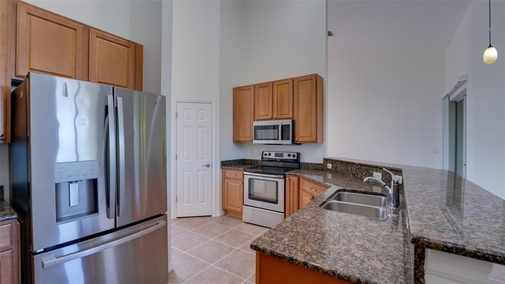 For Rent: $2,100 (3 beds, 2 baths, 1844 Square Feet)