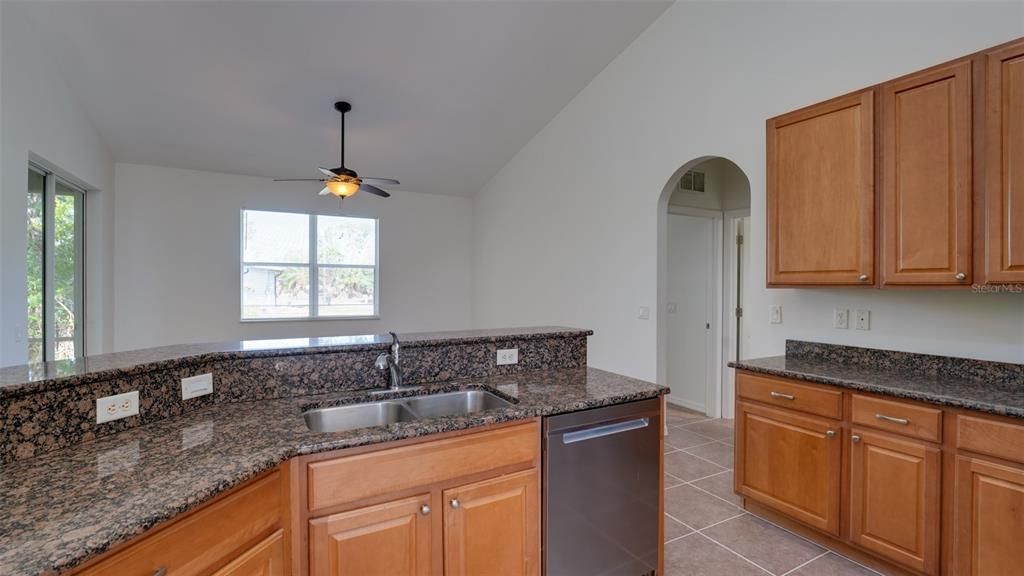For Rent: $2,100 (3 beds, 2 baths, 1844 Square Feet)