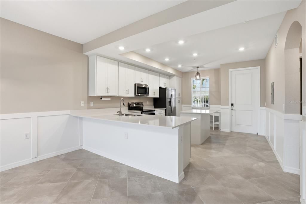 For Sale: $209,000 (2 beds, 2 baths, 1194 Square Feet)