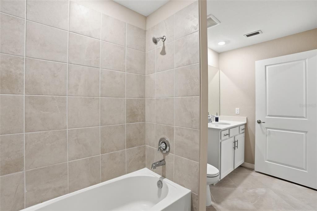 For Sale: $209,000 (2 beds, 2 baths, 1194 Square Feet)