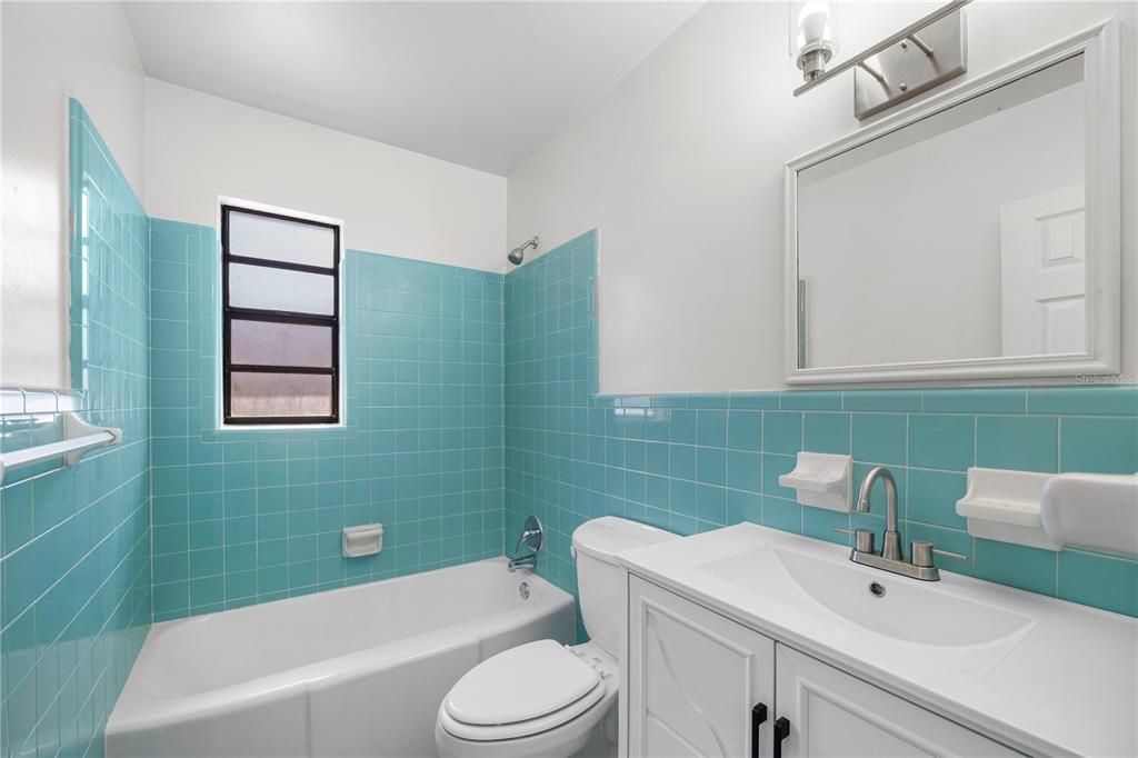 Active With Contract: $179,900 (3 beds, 1 baths, 1142 Square Feet)