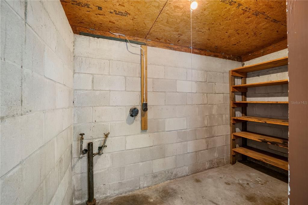 Active With Contract: $179,900 (3 beds, 1 baths, 1142 Square Feet)