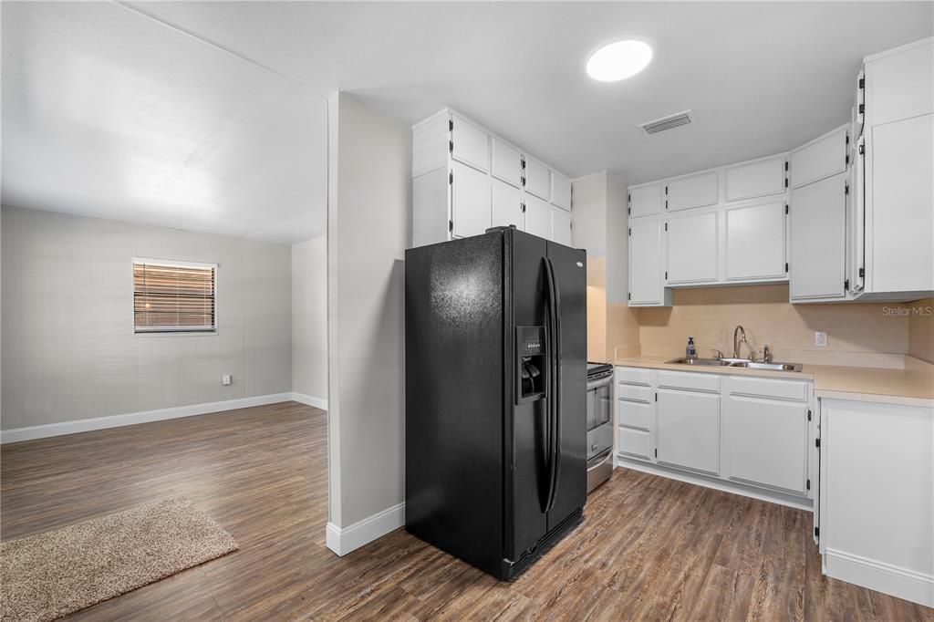 Active With Contract: $179,900 (3 beds, 1 baths, 1142 Square Feet)