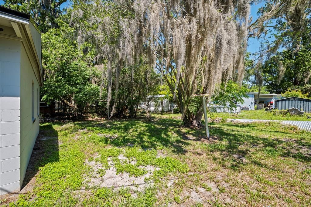 Active With Contract: $179,900 (3 beds, 1 baths, 1142 Square Feet)