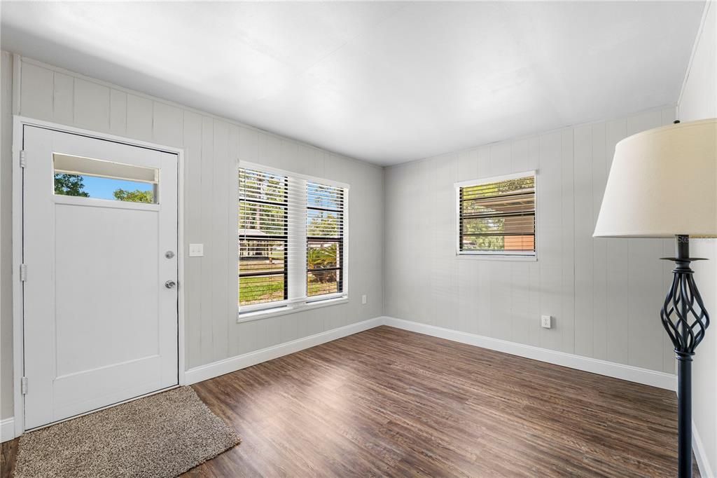 Active With Contract: $179,900 (3 beds, 1 baths, 1142 Square Feet)