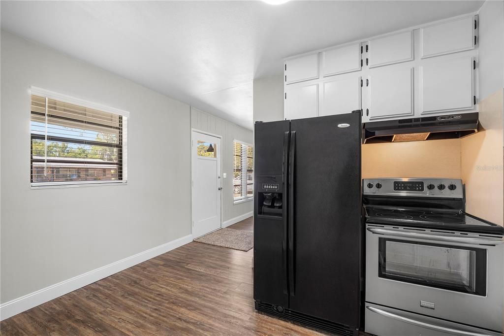 Active With Contract: $179,900 (3 beds, 1 baths, 1142 Square Feet)