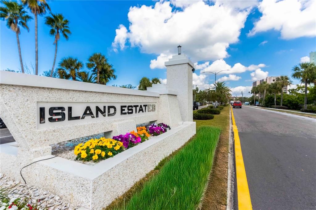 For Sale: $429,000 (2 beds, 2 baths, 1390 Square Feet)