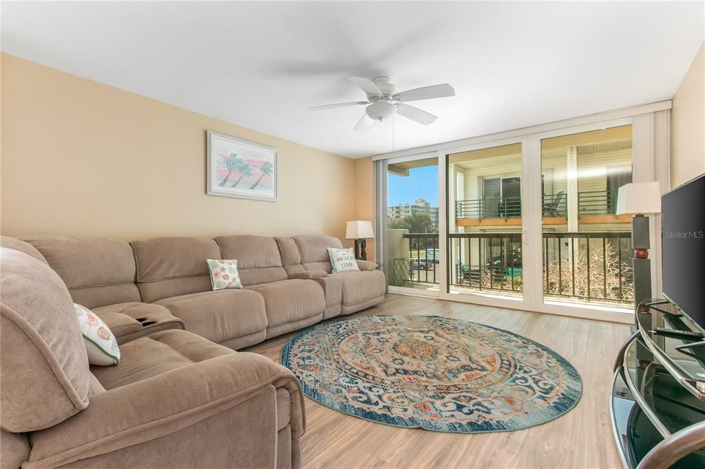 For Sale: $429,000 (2 beds, 2 baths, 1390 Square Feet)