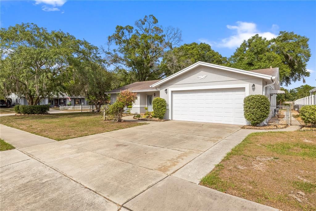 Active With Contract: $369,900 (3 beds, 2 baths, 1481 Square Feet)