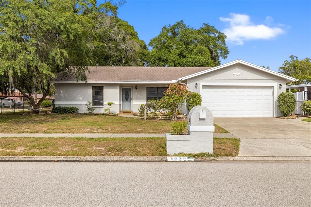 Active With Contract: $369,900 (3 beds, 2 baths, 1481 Square Feet)