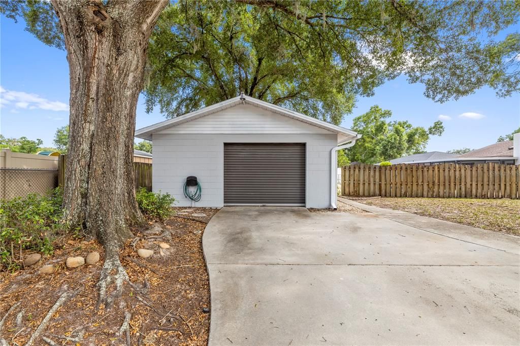 Active With Contract: $369,900 (3 beds, 2 baths, 1481 Square Feet)