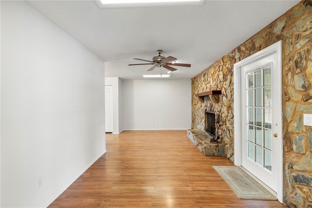 Active With Contract: $369,900 (3 beds, 2 baths, 1481 Square Feet)