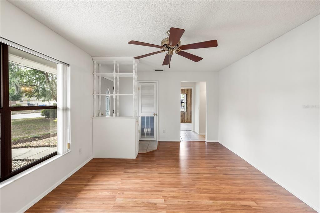 Active With Contract: $369,900 (3 beds, 2 baths, 1481 Square Feet)
