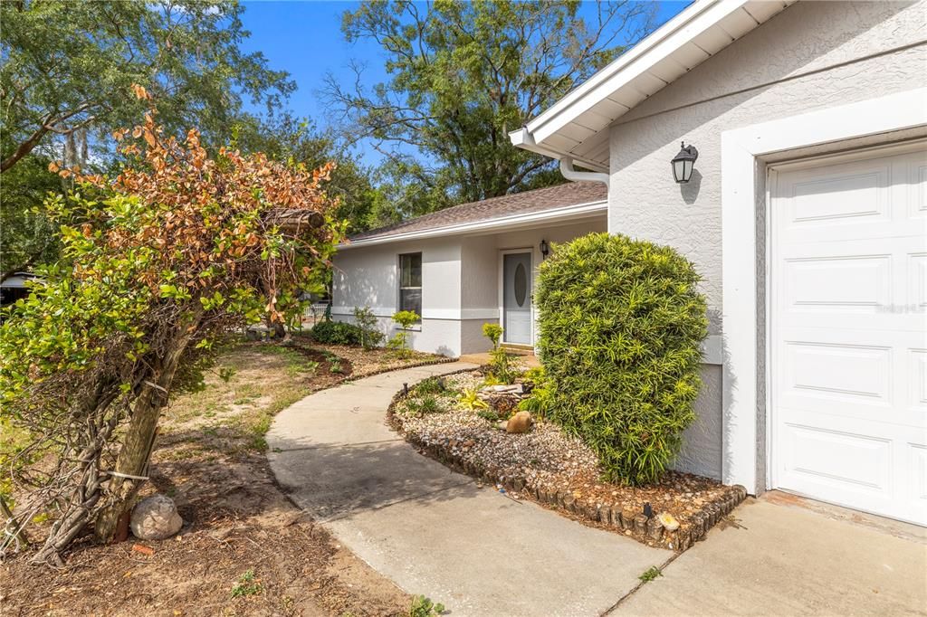 Active With Contract: $369,900 (3 beds, 2 baths, 1481 Square Feet)