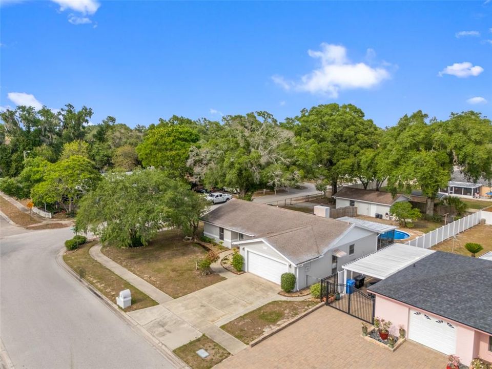 Active With Contract: $369,900 (3 beds, 2 baths, 1481 Square Feet)