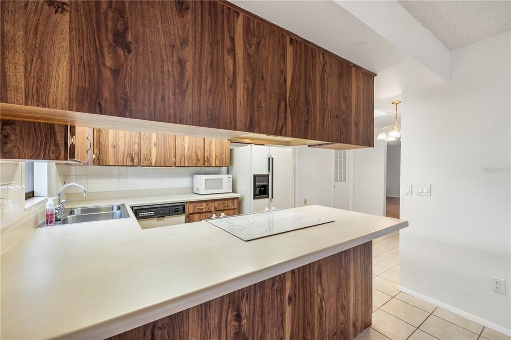 Active With Contract: $369,900 (3 beds, 2 baths, 1481 Square Feet)