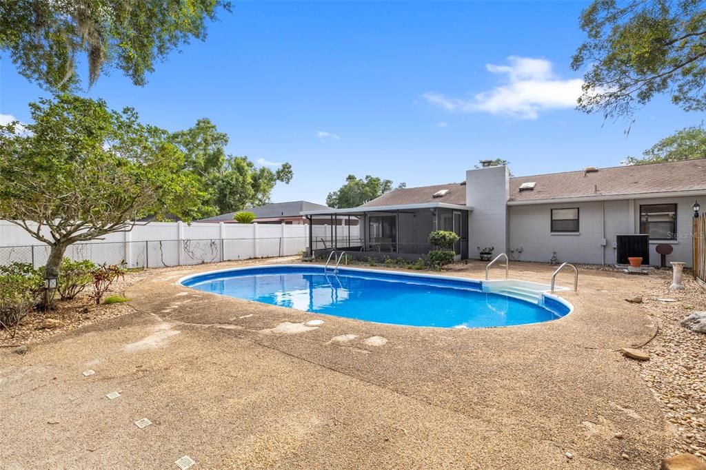 Active With Contract: $369,900 (3 beds, 2 baths, 1481 Square Feet)