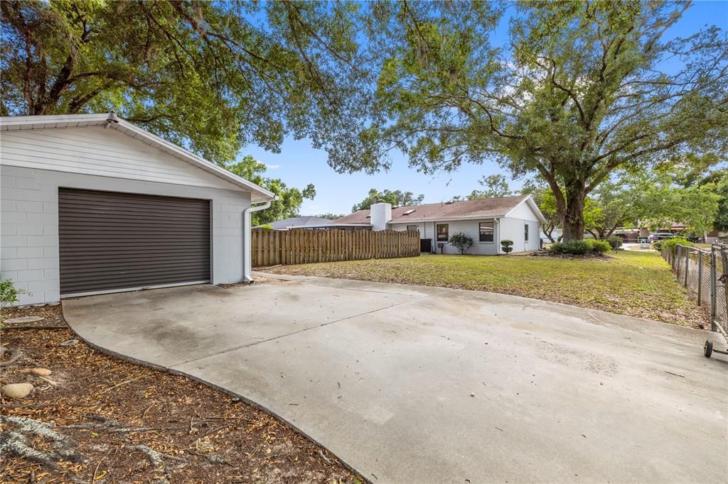 Active With Contract: $369,900 (3 beds, 2 baths, 1481 Square Feet)