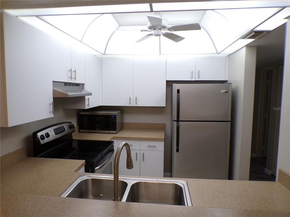 For Rent: $1,750 (2 beds, 2 baths, 888 Square Feet)