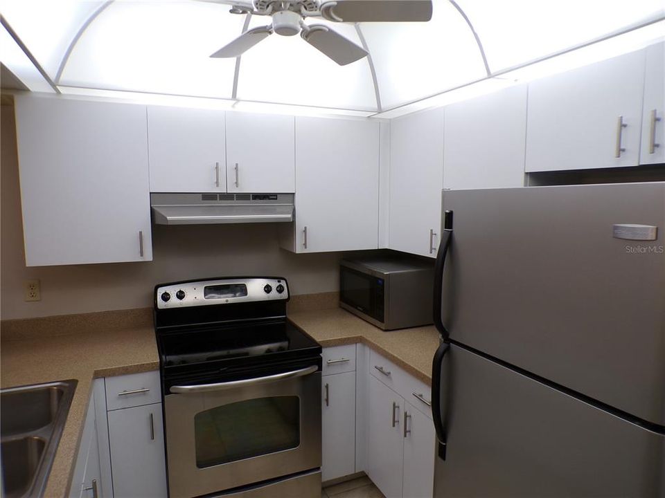 For Rent: $1,750 (2 beds, 2 baths, 888 Square Feet)