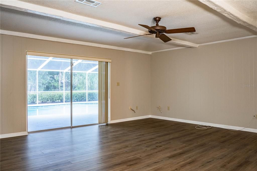 En Venta: $459,000 (3 camas, 3 baños, 2421 Pies cuadrados)