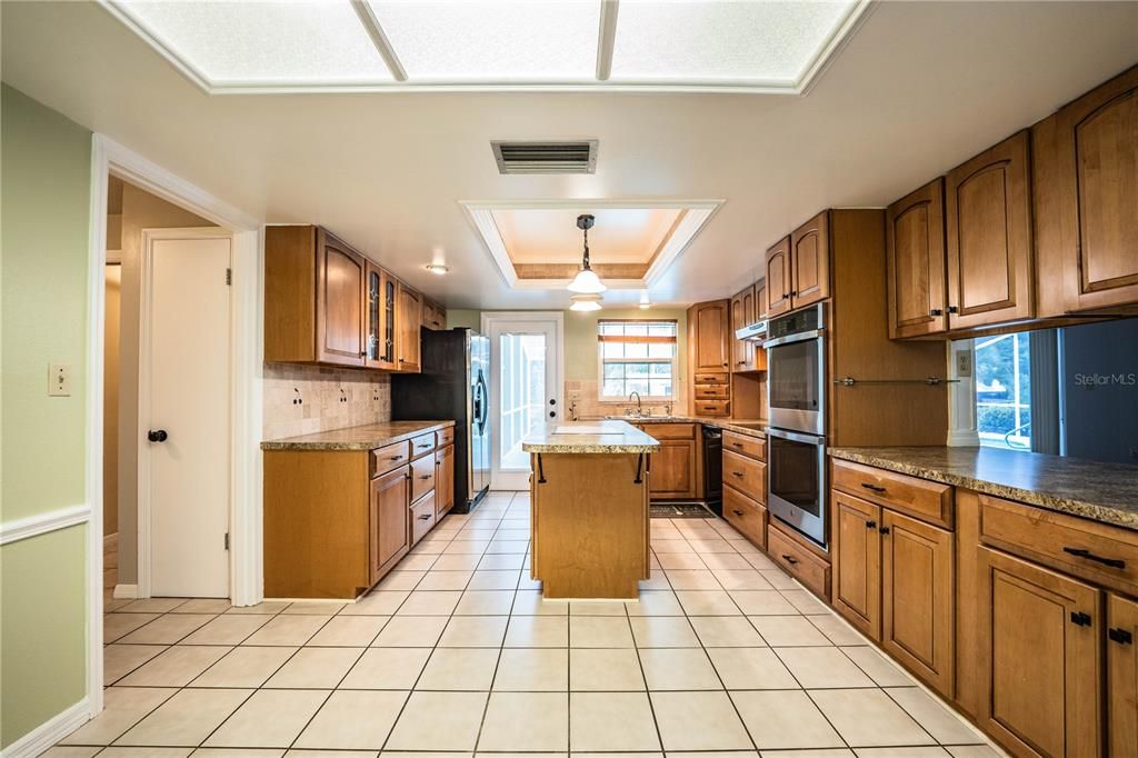 En Venta: $459,000 (3 camas, 3 baños, 2421 Pies cuadrados)