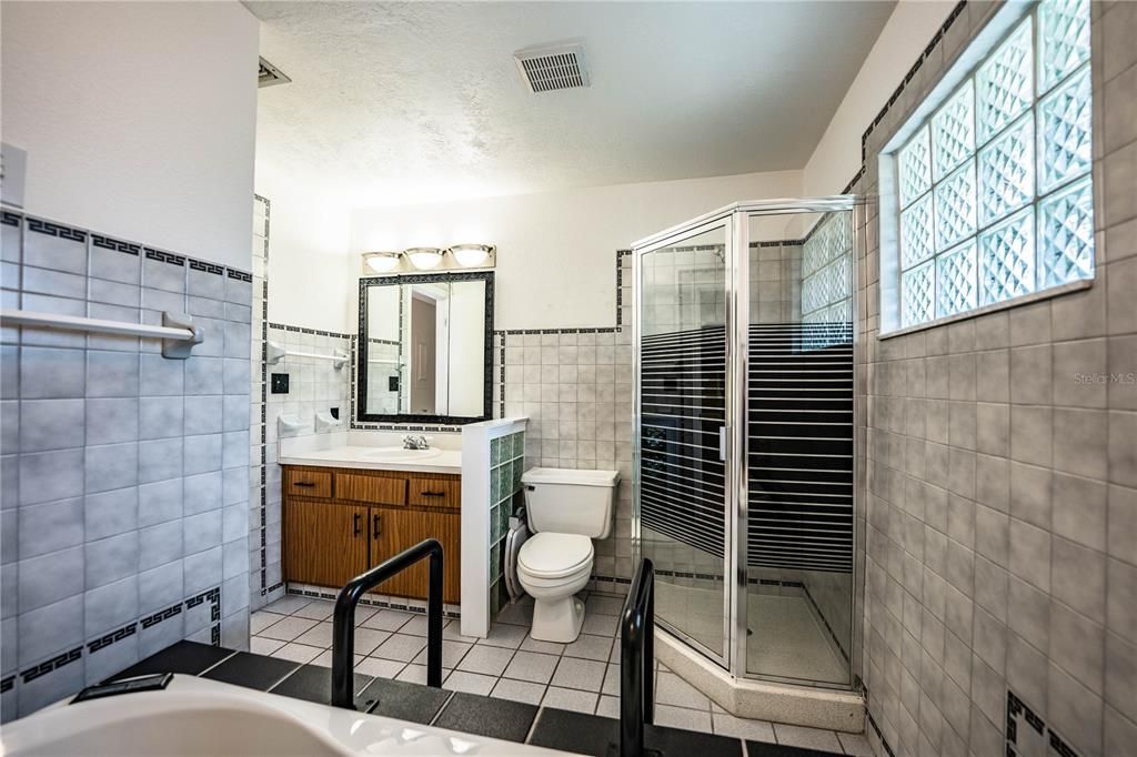 En Venta: $459,000 (3 camas, 3 baños, 2421 Pies cuadrados)