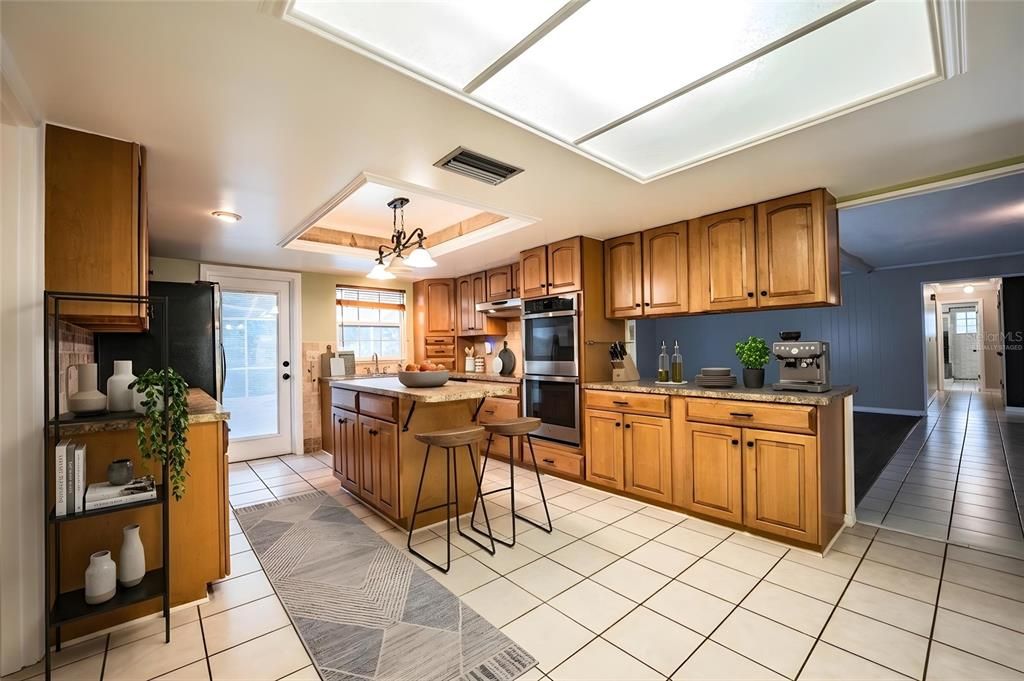 En Venta: $459,000 (3 camas, 3 baños, 2421 Pies cuadrados)