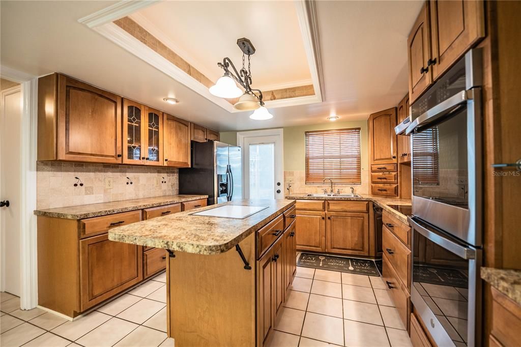 En Venta: $459,000 (3 camas, 3 baños, 2421 Pies cuadrados)