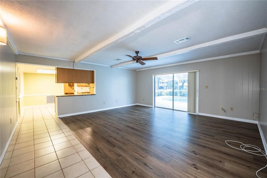 En Venta: $459,000 (3 camas, 3 baños, 2421 Pies cuadrados)