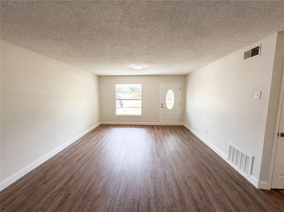 Active With Contract: $311,000 (3 beds, 2 baths, 1078 Square Feet)