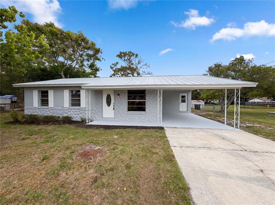Active With Contract: $311,000 (3 beds, 2 baths, 1078 Square Feet)