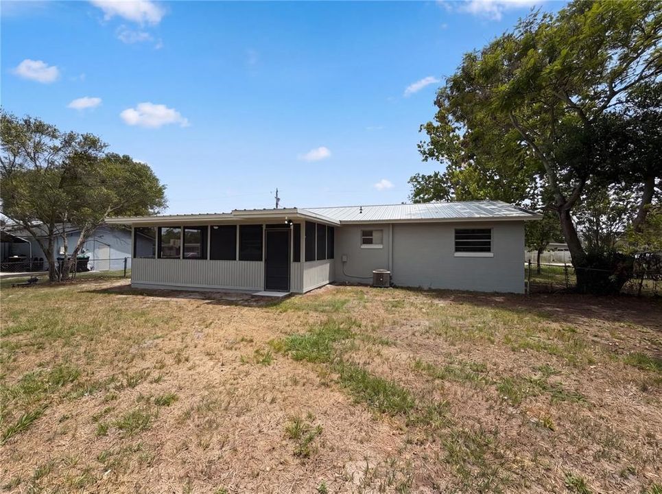 Active With Contract: $311,000 (3 beds, 2 baths, 1078 Square Feet)