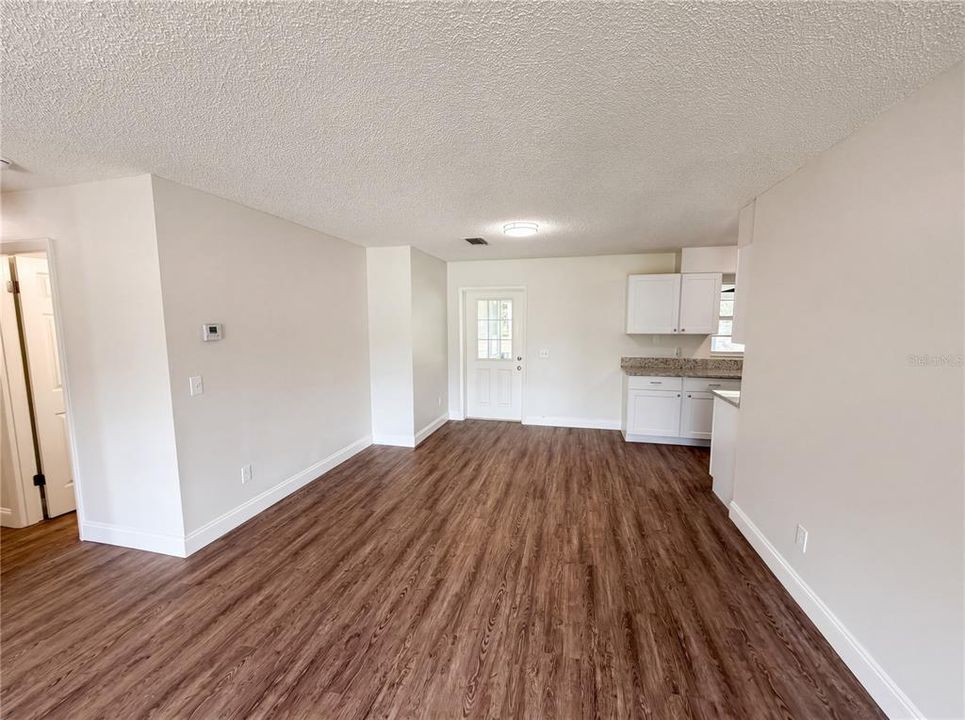 Active With Contract: $311,000 (3 beds, 2 baths, 1078 Square Feet)
