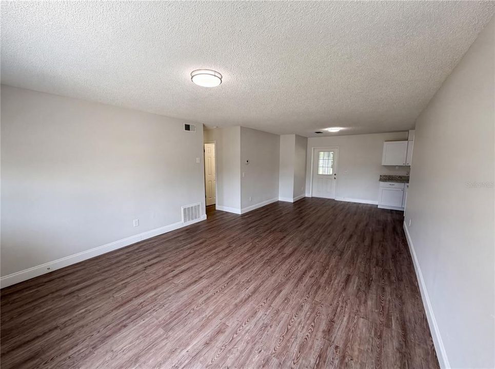 Active With Contract: $311,000 (3 beds, 2 baths, 1078 Square Feet)