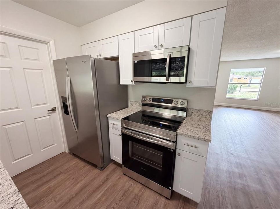 Active With Contract: $311,000 (3 beds, 2 baths, 1078 Square Feet)