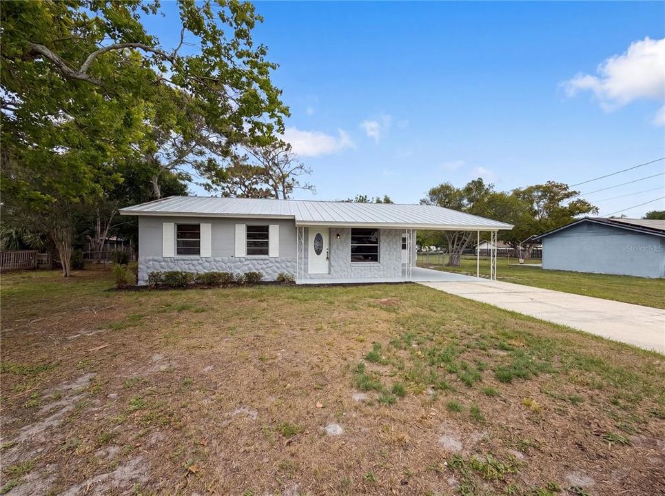 Active With Contract: $311,000 (3 beds, 2 baths, 1078 Square Feet)