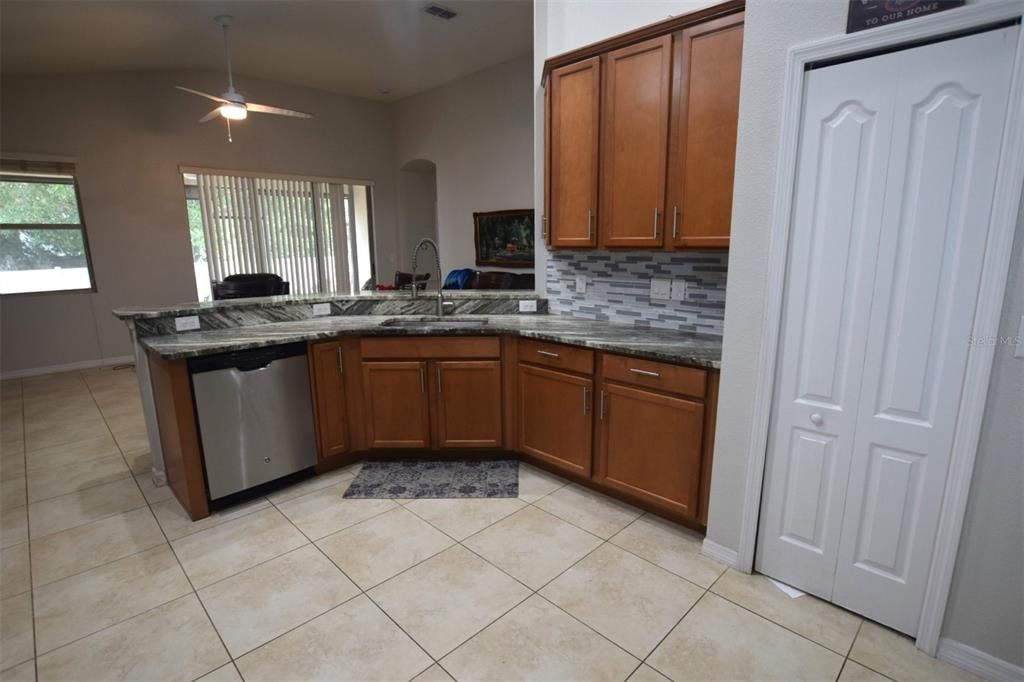 En Venta: $480,000 (3 camas, 2 baños, 2071 Pies cuadrados)