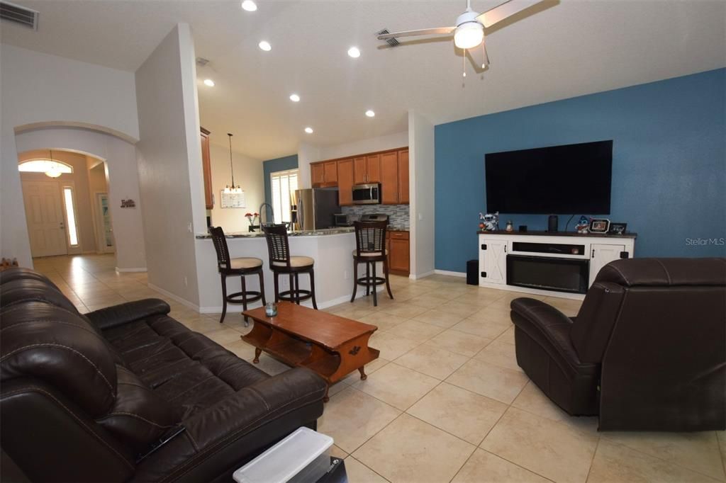 En Venta: $480,000 (3 camas, 2 baños, 2071 Pies cuadrados)