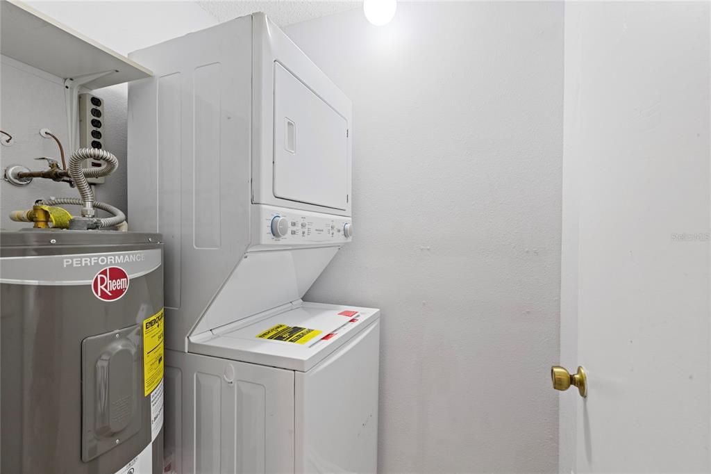 For Sale: $395,250 (3 beds, 3 baths, 1122 Square Feet)