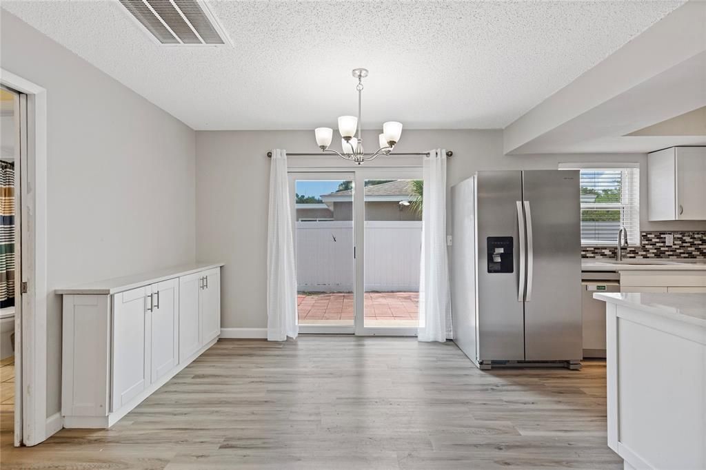For Sale: $395,250 (3 beds, 3 baths, 1122 Square Feet)