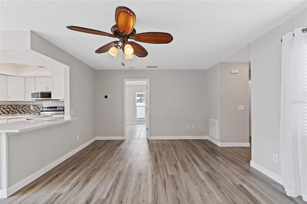 For Sale: $395,250 (3 beds, 3 baths, 1122 Square Feet)